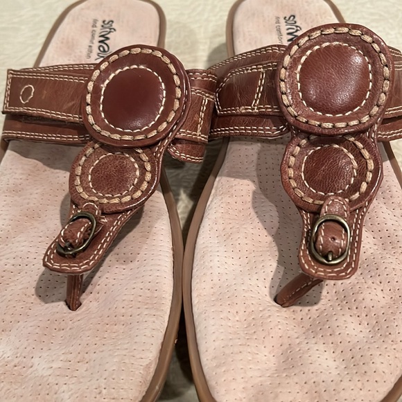 Softwalk sandals comfy. Great walking sandal with Velcro for great fit/comfort - Picture 4 of 10